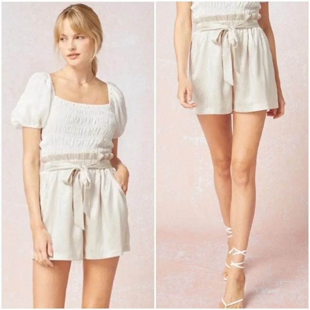🔹️NWT Entro Cream Silky Belted Paperbag Shorts Medium